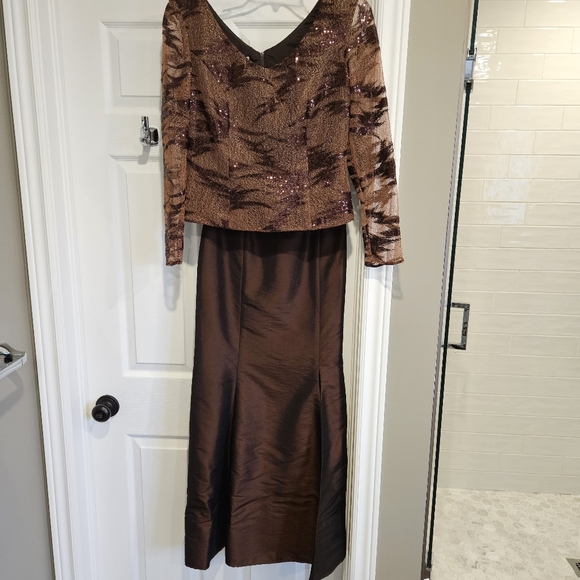 LORELLANA Couture Evening Gown (2- piece) - Picture 3 of 9